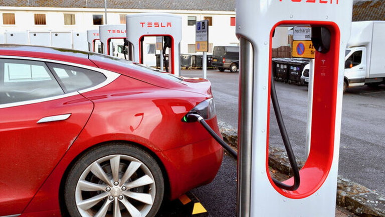 Tesla no incluirá cargadores portátiles en sus nuevos modelos de vehículos