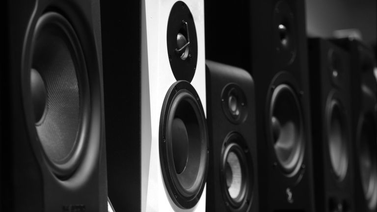 Barras de sonido vs altavoces: ¿qué opción es mejor?