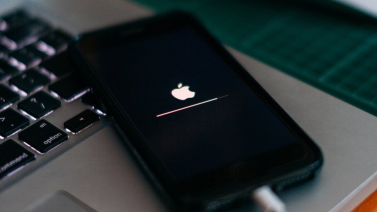 Esto es todo lo que llega con iOS 15.5: mejoras en Podcast, Automatizaciones, Wallet y Mensajes