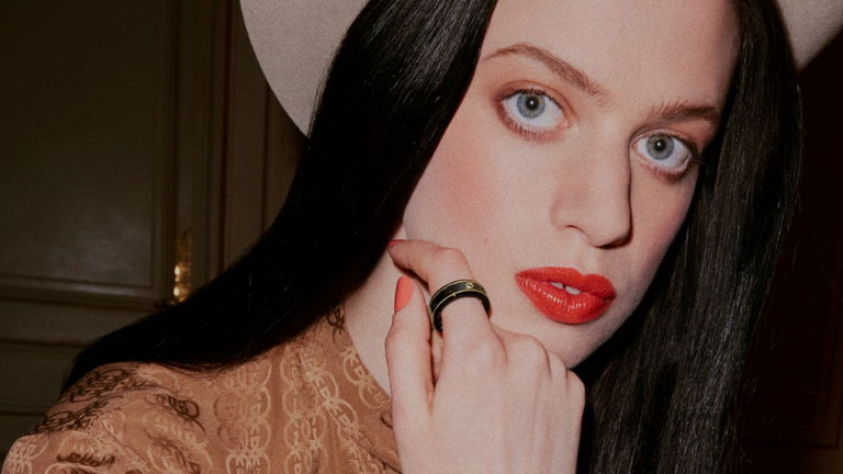 Oro de 18 quilates y un precio sorprendentemente asequible: así es el nuevo anillo inteligente de Gucci