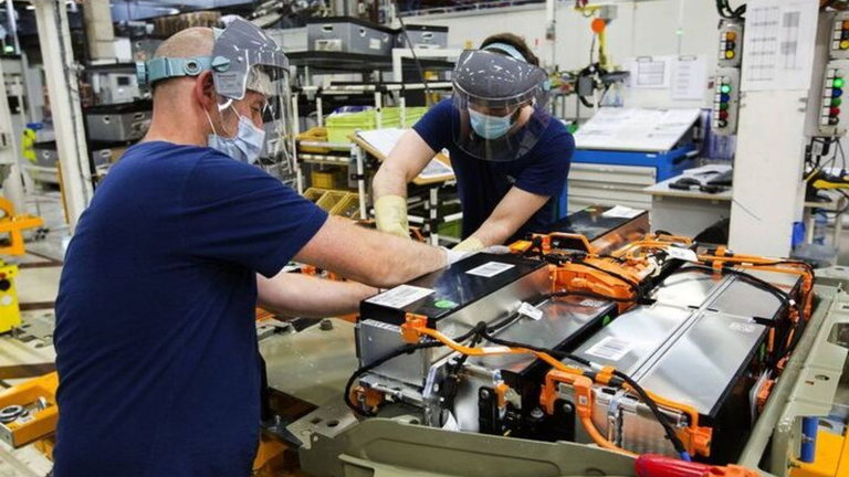 Tesla trabaja en una batería que dura 100 años y aguanta más de 1,5 millones de kilómetros