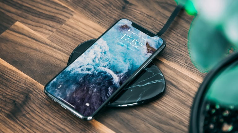 Cómo activar la carga optimizada en Android y iPhone y así evitar que la batería se degrade