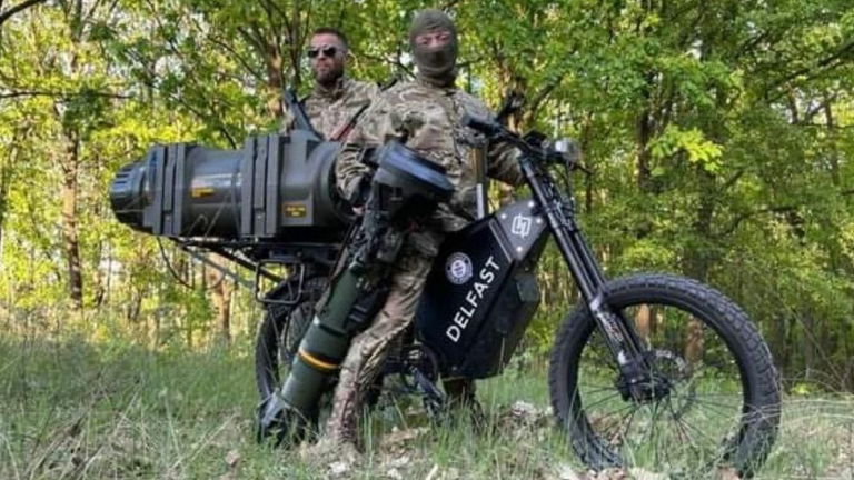 Así son las motos eléctricas que se usan en Ucrania para transportar misiles sigilosamente