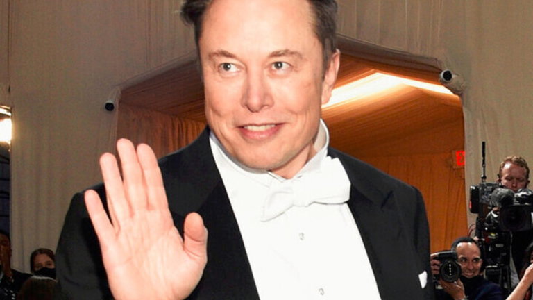 Elon Musk recula, el millón de robotaxis para final de año es en realidad un millón de usuarios de FSD Beta