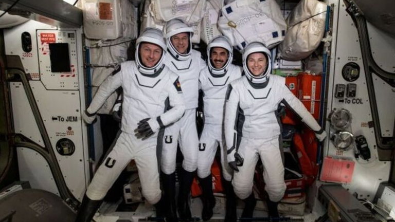 "Enormes columnas de humo y oscuridad total": así es cómo se ve la guerra de Ucrania desde el espacio
