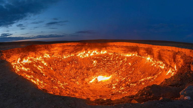 Así es "la puerta del Infierno": el cráter que nunca ha dejado de arder y que ahora es necesario extinguir