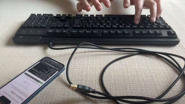 Así de sencillo es espiarte: esta herramienta adivina lo que escribes solo con escuchar el ruido de tu teclado