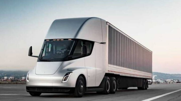 Tras 5 años desde su presentación, ya puedes reservar el camión eléctrico de Tesla: necesitas 20.000 dólares