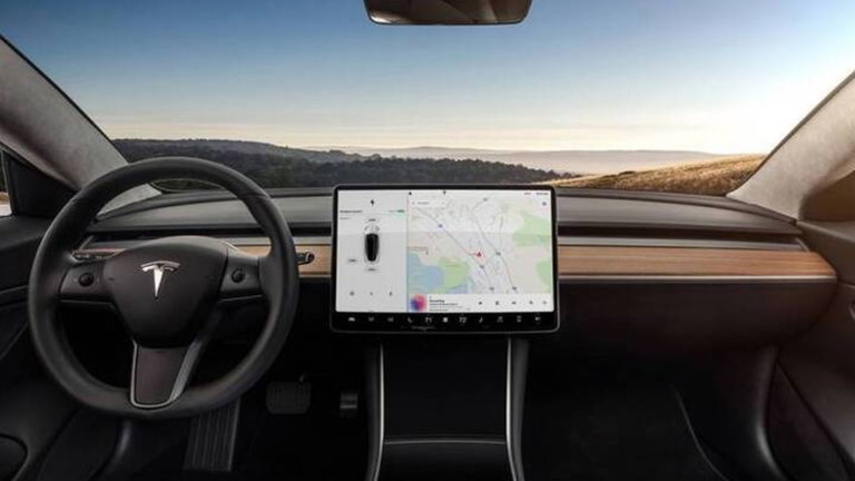 Tesla interviene 130.000 coches eléctricos tras un problema grave de seguridad en sus pantallas