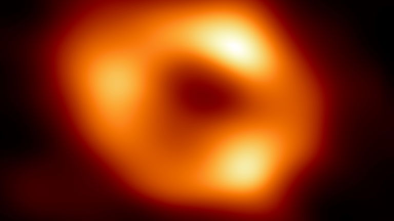 Esta es la primera imagen del agujero negro que está en el centro de nuestra galaxia