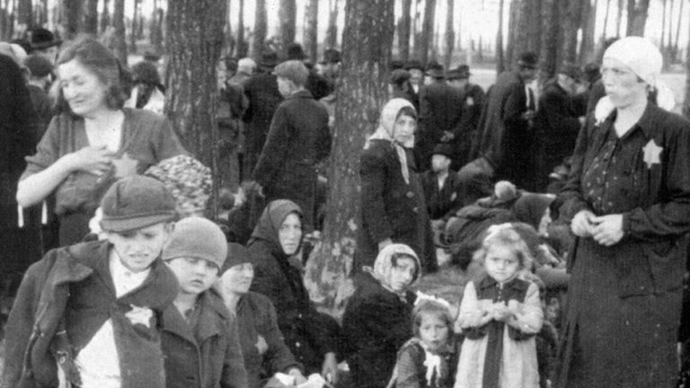 Localizar a víctimas del Holocausto, eso es lo que promete la IA creada por un ingeniero de Google
