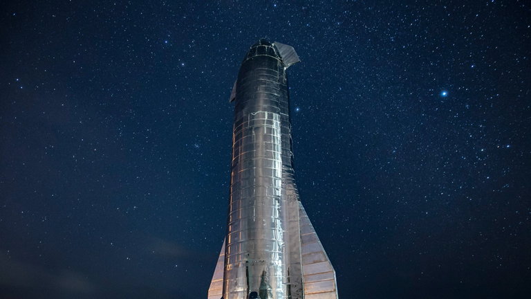 El súper cohete de SpaceX está "un paso más cerca" de lograr por fin su primer vuelo en el espacio