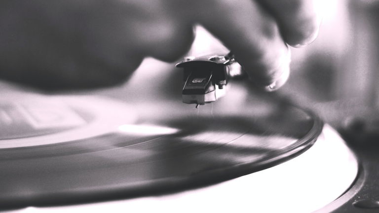 Con este truco casero puedes limpiar a fondo tus discos de vinilo sin estropearlos