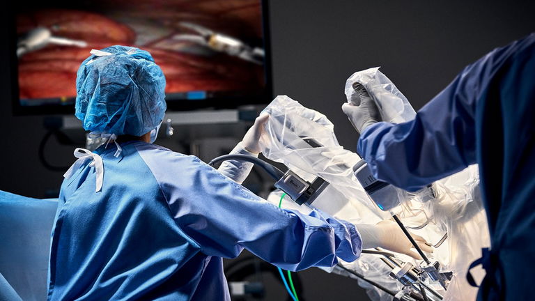 Así es Da Vinci, un sistema de cirugía increíblemente avanzado y preciso que permite operar de forma remota