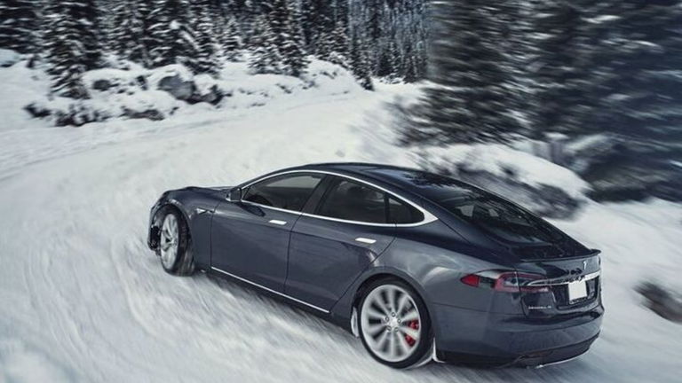 ¿Cómo afecta el frío a los coches eléctricos? Trucos y consejos para evitar que se dañe la batería