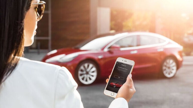 La nueva actualización de los Tesla la lía: si no eres precavido, cualquiera puede desbloquear tu coche