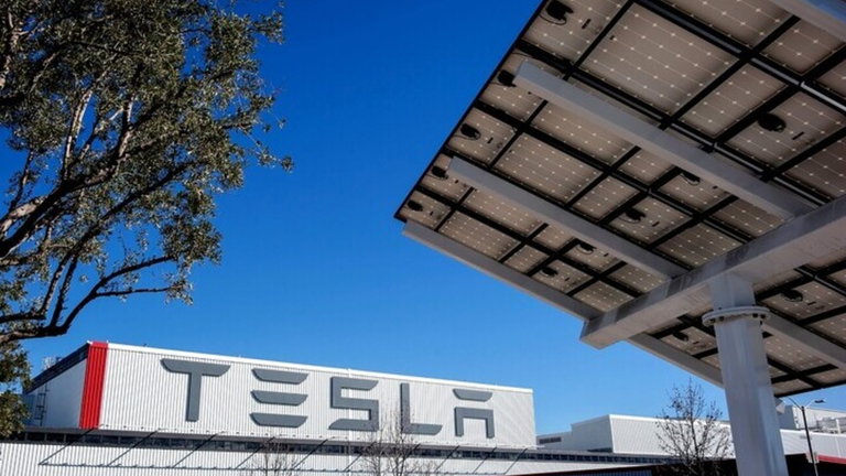 Elon Musk quiere que sus empleados vuelvan a trabajar en la oficina. ¿El problema? No hay suficientes sillas