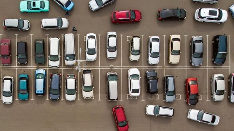 ¿Problemas para aparcar? Este ingenioso invento para tu coche los reduce a una sola maniobra