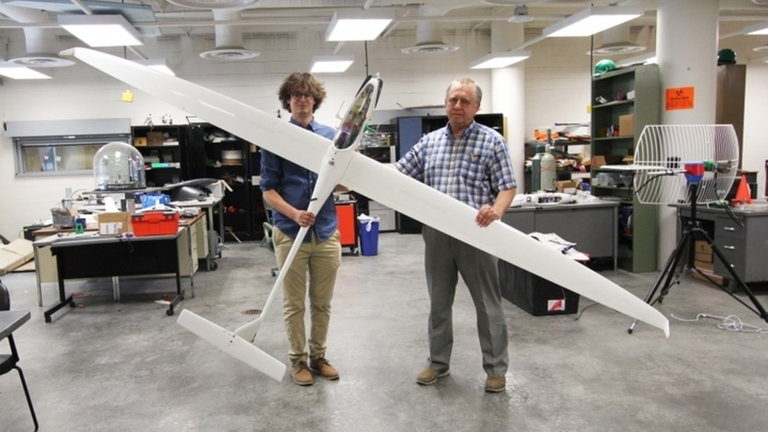 Este curioso avión podría sobrevolar Marte muy pronto: no tiene motor y y aún así puede planear durante días