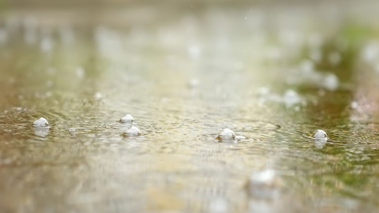 Cómo ir seguro en patinete eléctrico mientras llueve