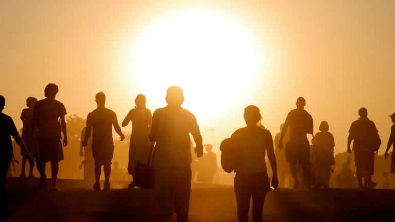 Hoy casi todo el planeta estará bañando por el sol a la misma hora: te explicamos este curioso fenómeno