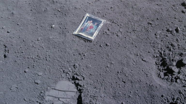 Una fotografía abandonada y con mensaje oculto en la Luna: así es como Charles Luke dejó su legado espacial