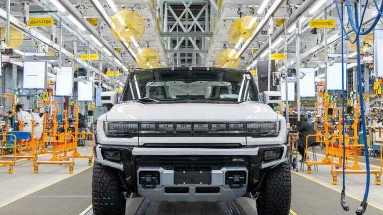 General Motors está produciendo 12 Hummer eléctricos cada día. Hay 80.000 personas en lista de espera