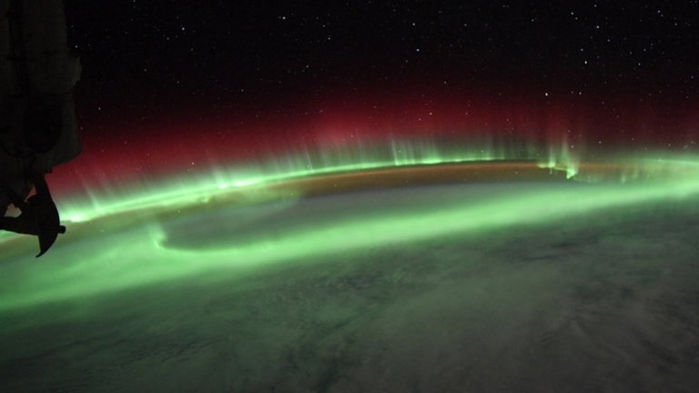 Una aurora boreal vista desde el espacio: un astronauta ha capturado este bellísimo y mágico momento