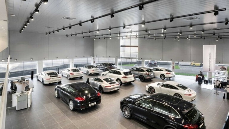 La locura del mercado de coches de segunda mano: hay marcas que hasta te pagan por no vender tu coche