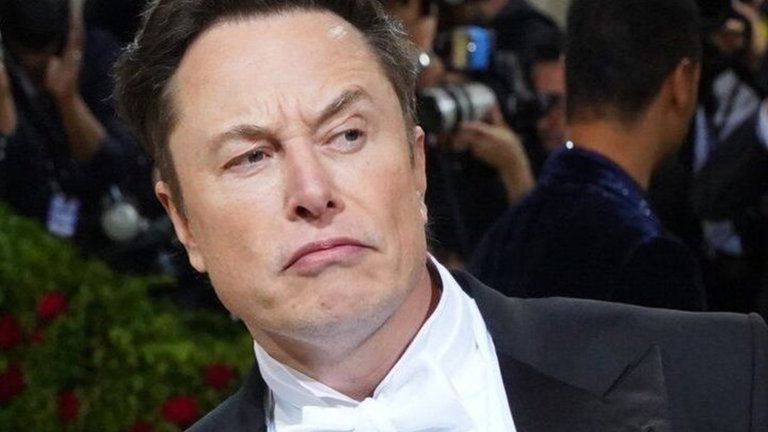 Elon Musk agita el mercado vendiendo casi 7.000 millones en acciones de Tesla, y Twitter tiene mucho que ver