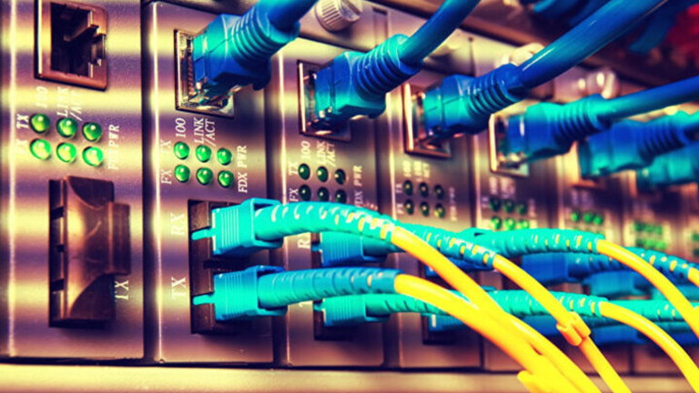 Acercar internet a los pueblos con un sistema propio: el humilde proyecto de este emprendedor ya vale millones