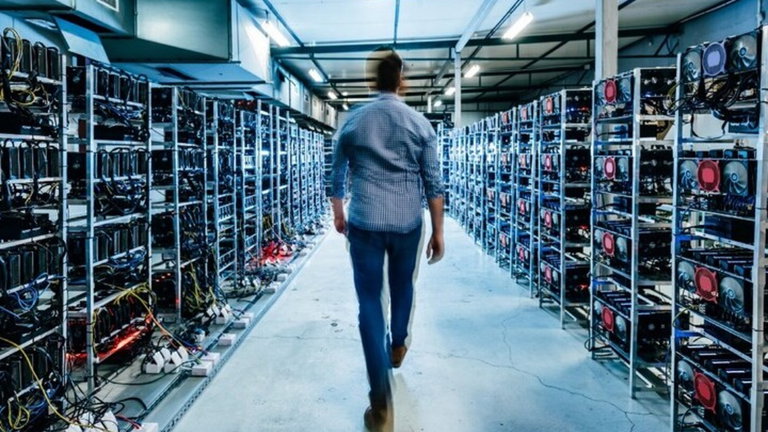 Los ingresos millonarios de las minas de criptomonedas no vienen de vender Bitcoin: tienen un as bajo la manga