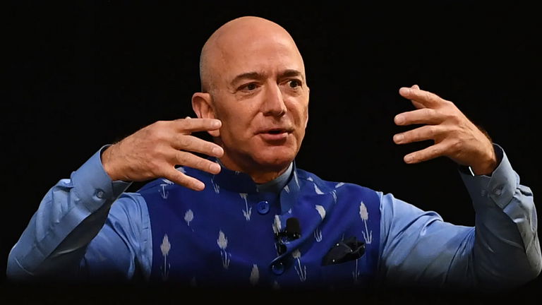 Los directores de "Los Anillos de Poder" ignoraron las notas de Jeff Bezos, y el magnate se lo agradece