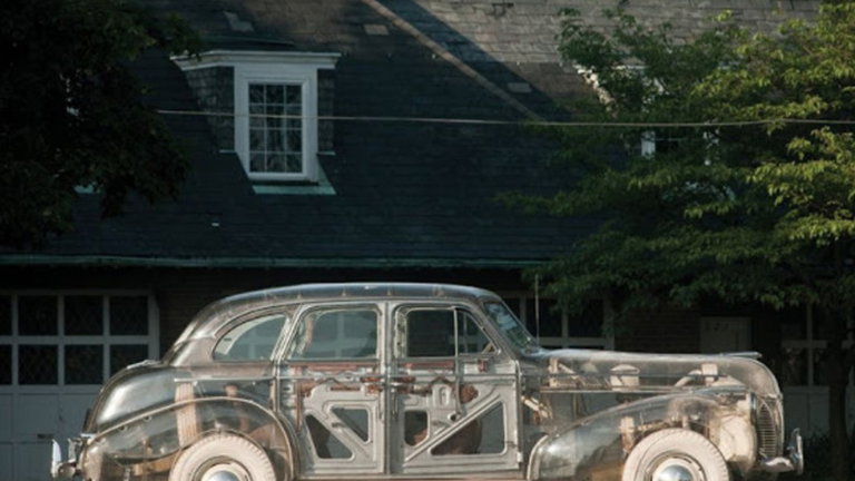 Así es el "coche fantasma", un extraño Pontiac transparente que en los años cuarenta conquistó Nueva York