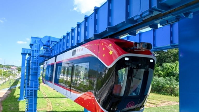 Este increíble tren chino levita sobre las vías usando potentes imanes: es el primero del mundo en conseguirlo