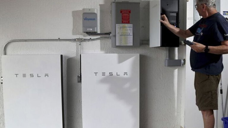 Ni coches ni robots: el nuevo objetivo de Tesla es convertirse en un proveedor eléctrico