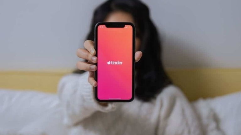 Tinder lucha por sobrevivir: pérdidas millonarias, la Directora ejecutiva abandona y el adiós a los metaversos