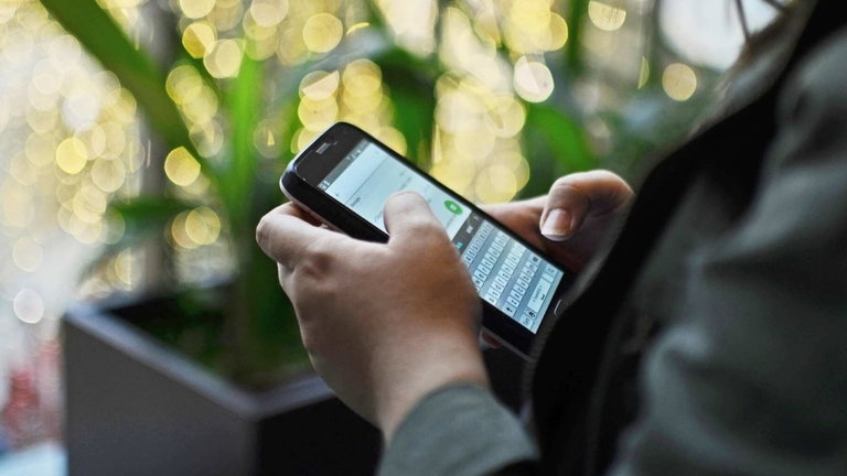 WhatsApp deja de estar disponible en muchos móviles este mes: comprueba si tu smartphone está en la lista
