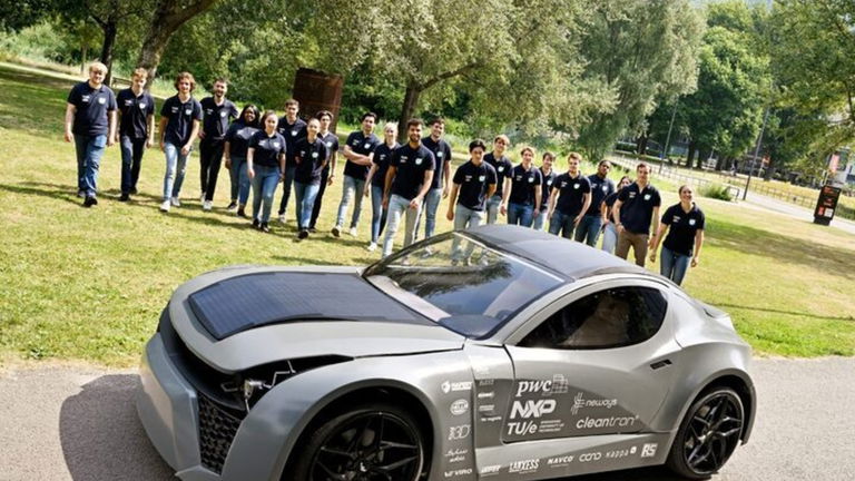 El coche eléctrico que ayuda al planeta: absorbe CO2 del aire y está hecho al 100% con material reciclado