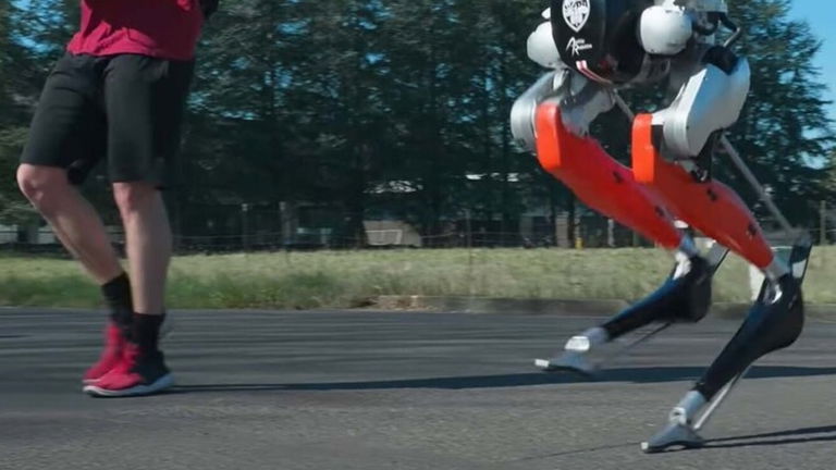 Este robot bípedo parece sacado de Star Wars, pero es muy real y acaba de batir un Récord Guiness