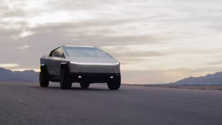 Muchos se ríen del diseño del Cybertruck de Tesla, pero Elon Musk asegura que además de un coche, es un barco