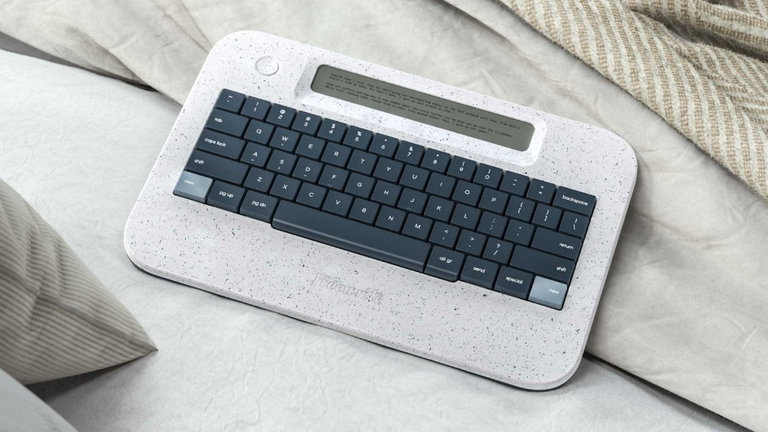 Este teclado con pantalla de tinta electrónica cuesta 350 dólares y está pensado para mentes dispersas