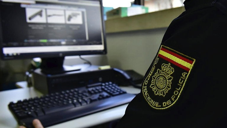 Así es como la Policía Nacional patrulla la Dark Web: te presentamos a la "Bestia Oscura"