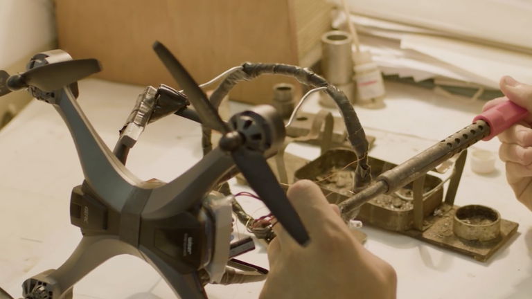 Así es como un ingeniero ucraniano de tan solo 17 años trucó un dron para convertirlo en un detector de minas