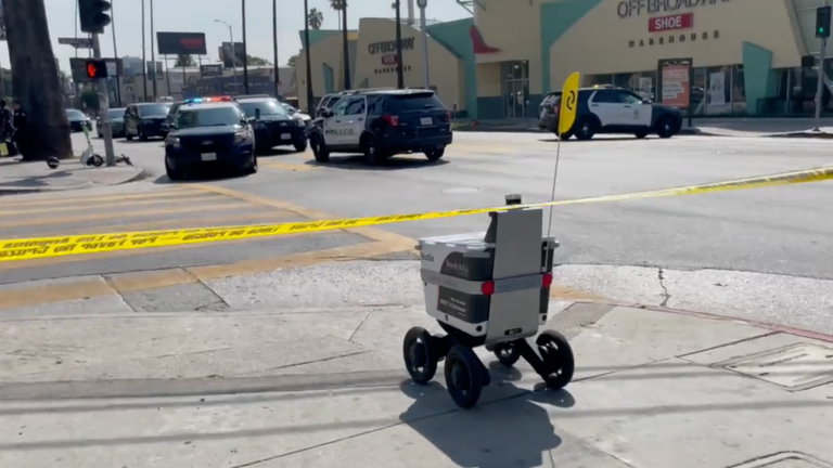 El futuro era esto: un robot de reparto se cuela en la escena de un crimen