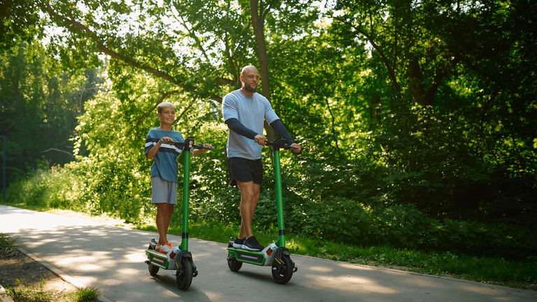 ¿Cuál es la edad mínima para conducir un patinete eléctrico?