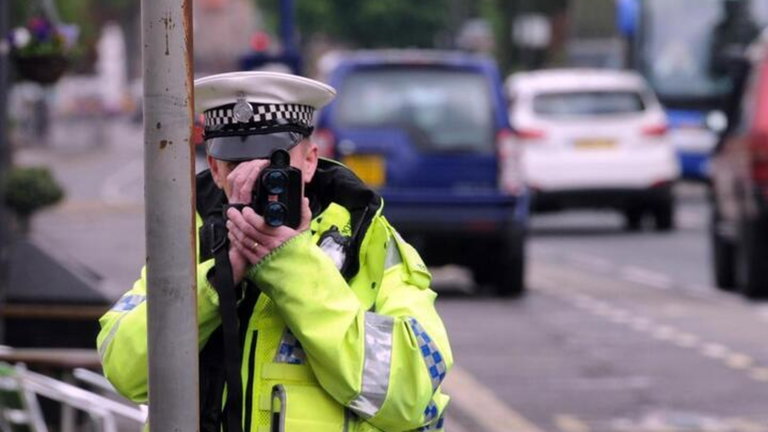 Toma nota, DGT: la policía británica evita accidentes "trolleando" a los conductores a través de Waze