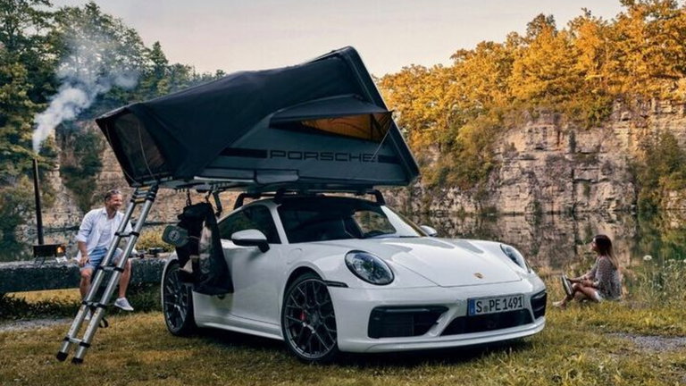 Porsche lanza una tienda de campaña para que duermas en el campo con tu coche de 200.000 euros