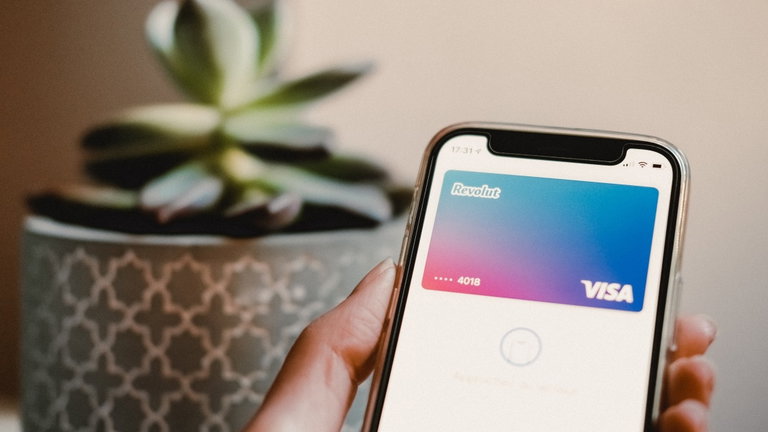 Revolut ha sufrido un grave hackeo: han robado los datos e información personal a miles de clientes
