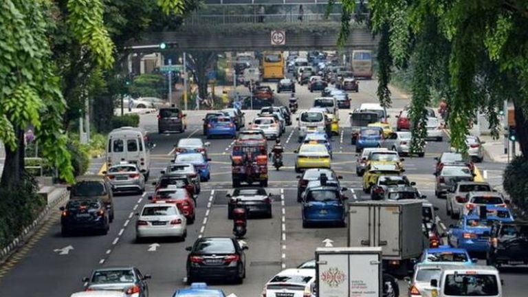 La invasión de los coches en el país más pequeño de Asia: el curioso sistema de Singapur para tener coche